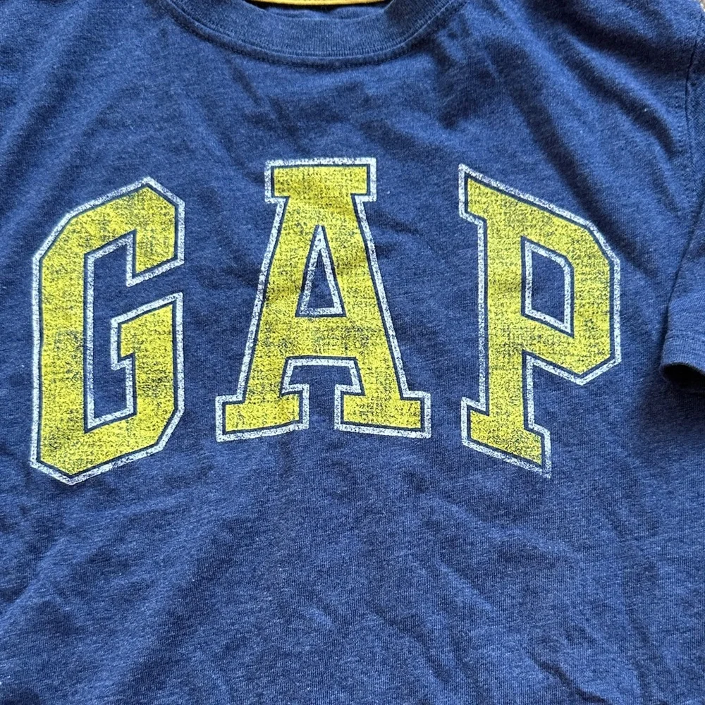 GAP Kids Navy and Yellow Tee size medium